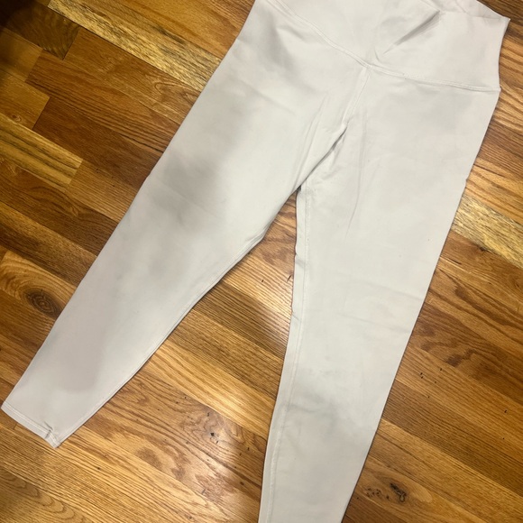 Alo leggings in bone - Picture 3 of 3